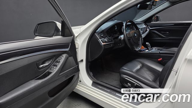 BMW 5-Series 2015 — photo 10