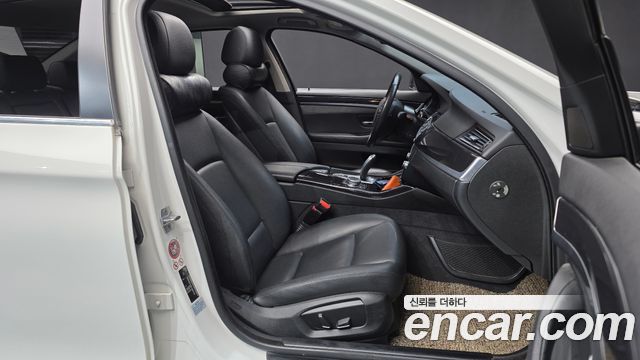BMW 5-Series 2015 — photo 11