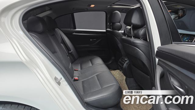 BMW 5-Series 2015 — photo 12