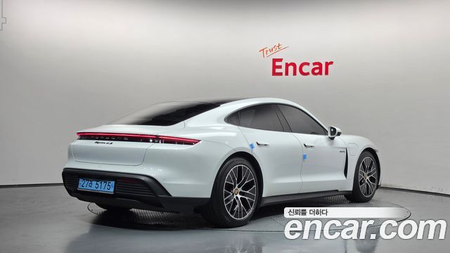 Porsche Taycan 2023 — photo 2