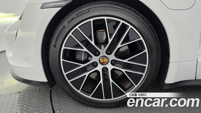 Porsche Taycan 2023 — photo 5