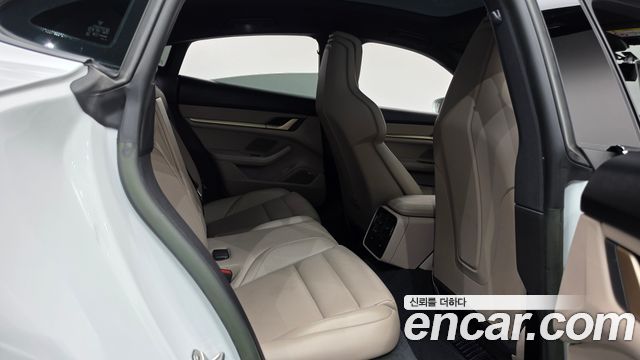 Porsche Taycan 2023 — photo 26