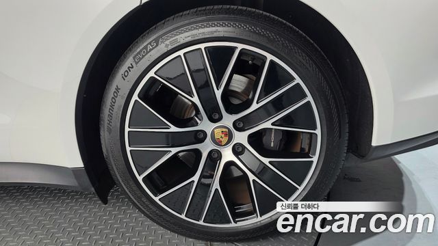 Porsche Taycan 2023 — photo 7