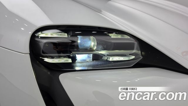 Porsche Taycan 2023 — photo 8
