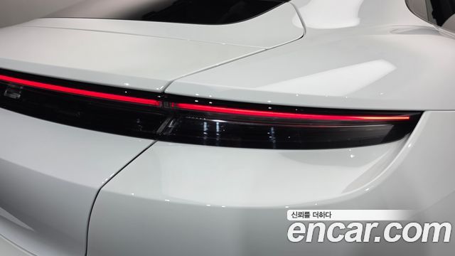 Porsche Taycan 2023 — photo 9