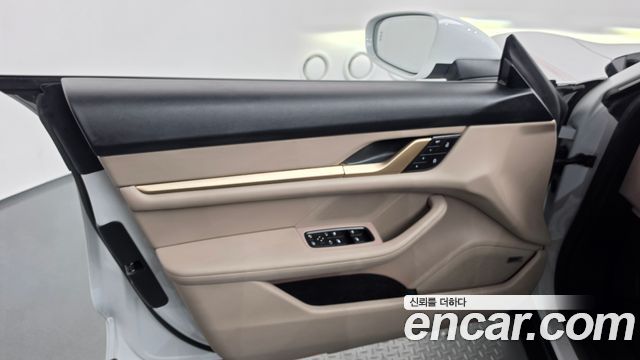 Porsche Taycan 2023 — photo 14