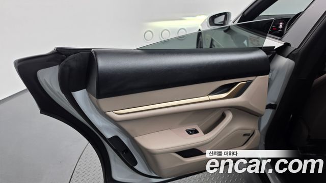 Porsche Taycan 2023 — photo 15