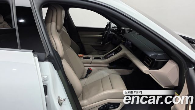Porsche Taycan 2023 — photo 16