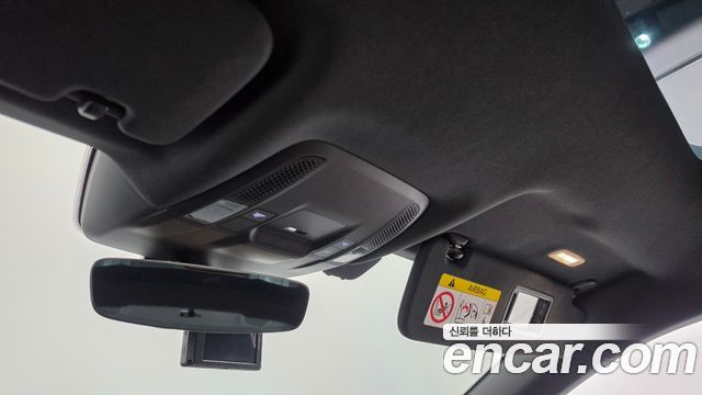 Porsche Taycan 2023 — photo 28