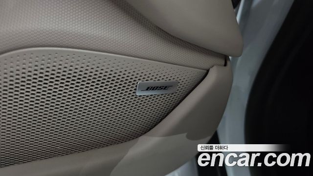 Porsche Taycan 2023 — photo 30