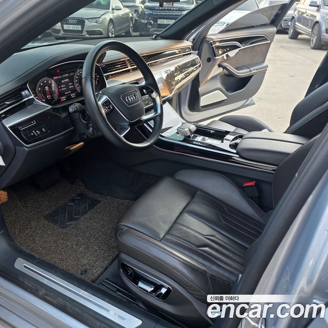 Audi A8 2020 — photo 9