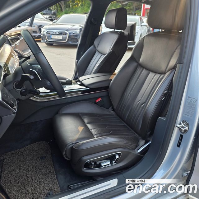 Audi A8 2020 — photo 10