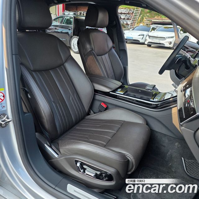 Audi A8 2020 — photo 12