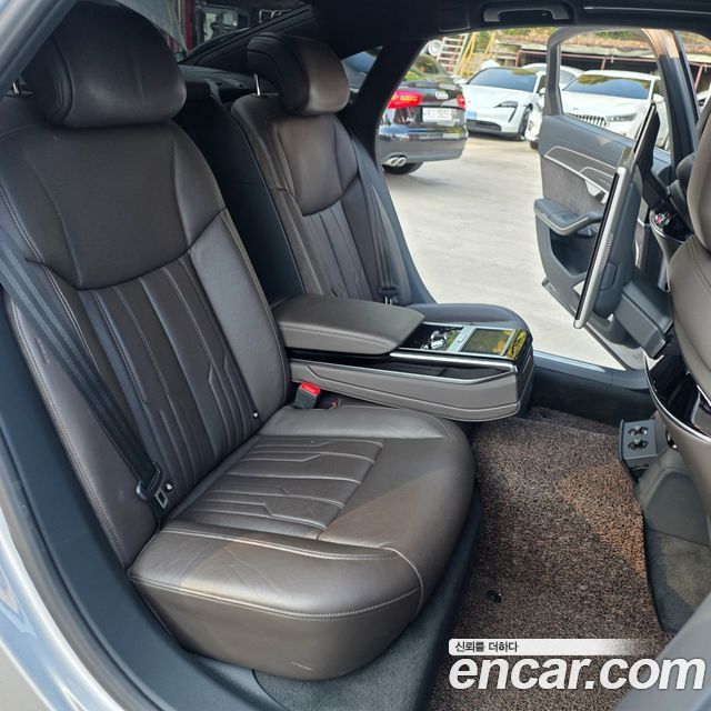 Audi A8 2020 — photo 13