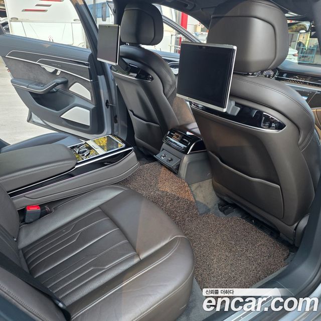 Audi A8 2020 — photo 14
