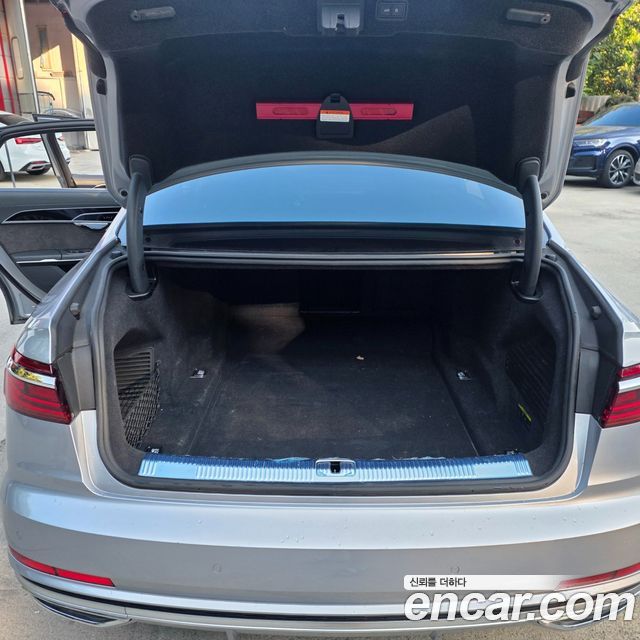 Audi A8 2020 — photo 16