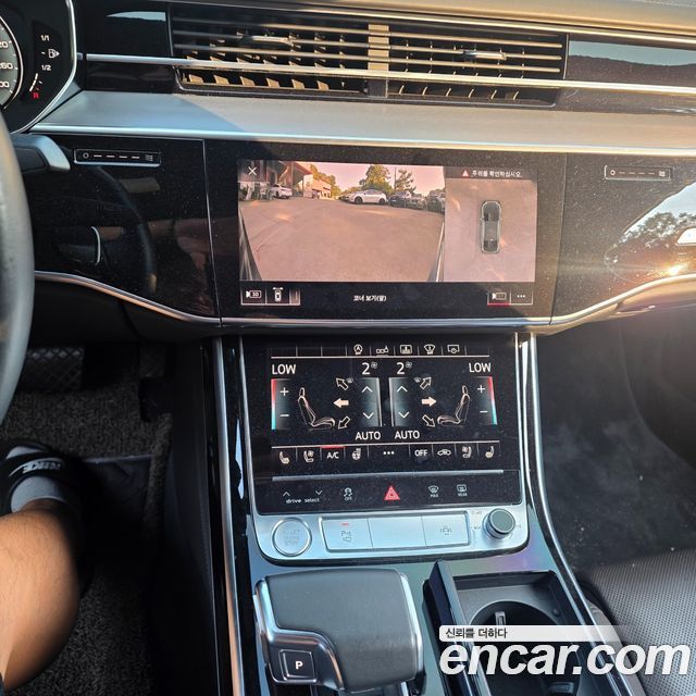 Audi A8 2020 — photo 18