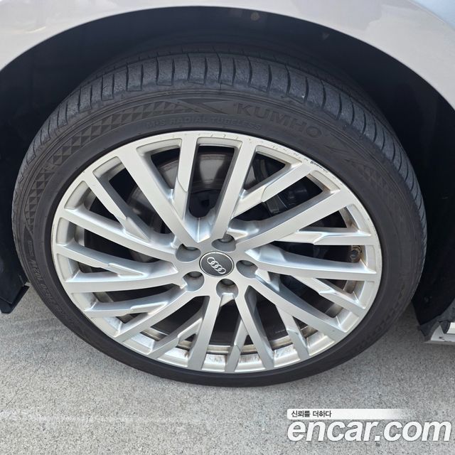 Audi A8 2020 — photo 19