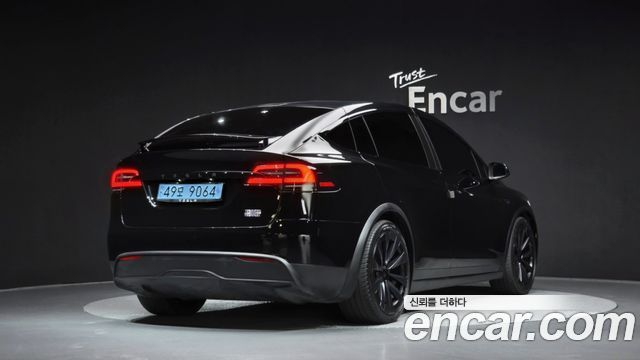 Tesla Model X 2023 — photo 2
