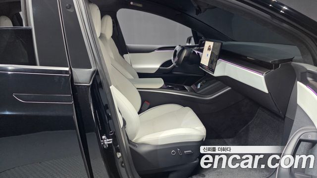Tesla Model X 2023 — photo 11
