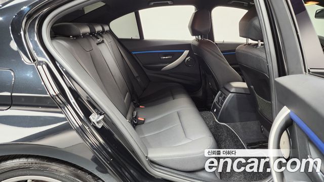 BMW 3-Series 2017 — photo 12