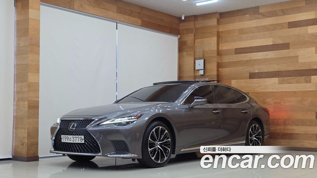 Lexus LS 2022 — photo 1