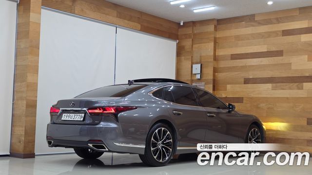 Lexus LS 2022 — photo 2