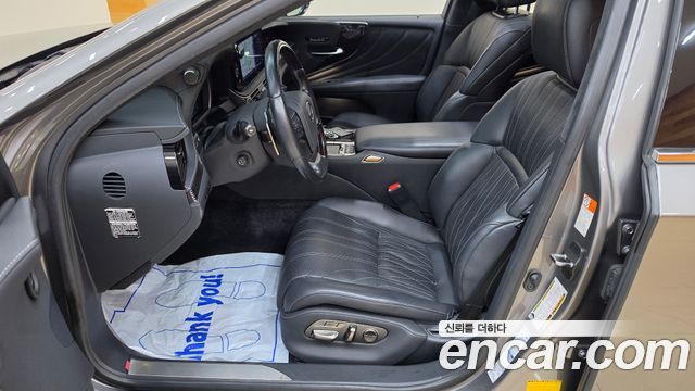 Lexus LS 2022 — photo 12