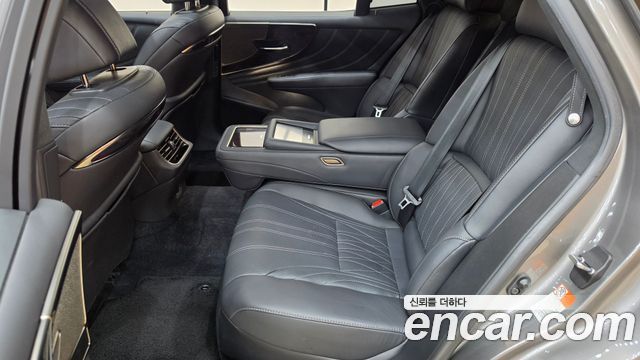 Lexus LS 2022 — photo 13
