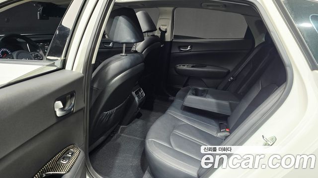Kia K5 2017 — photo 11