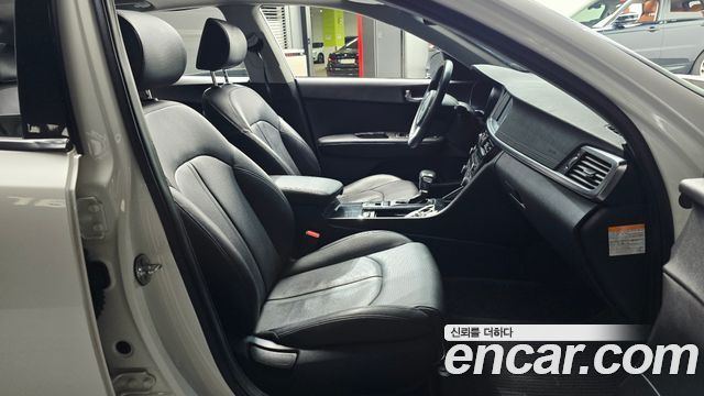 Kia K5 2017 — photo 12