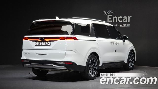 Kia Canival 2023 — photo 2