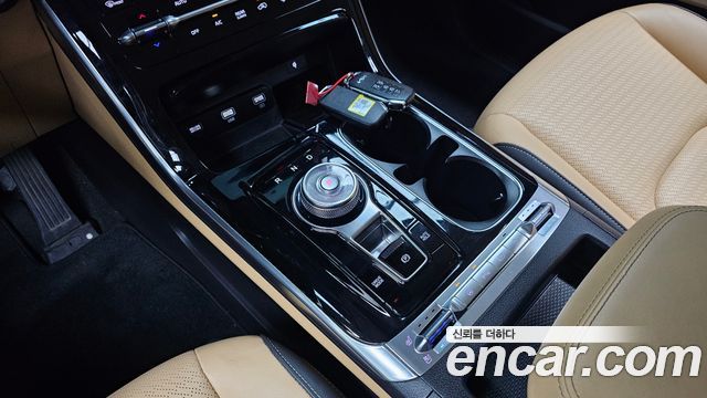 Kia Canival 2023 — photo 9
