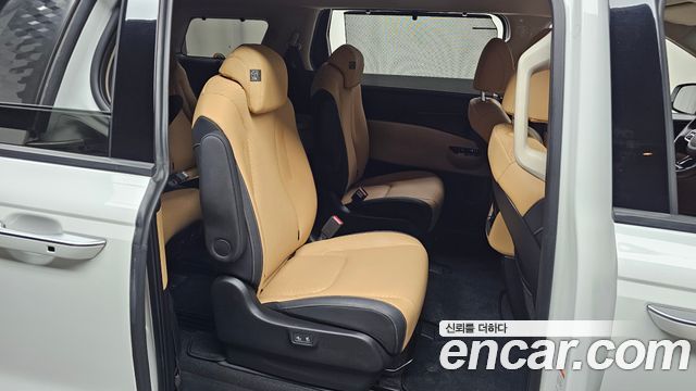 Kia Canival 2023 — photo 11