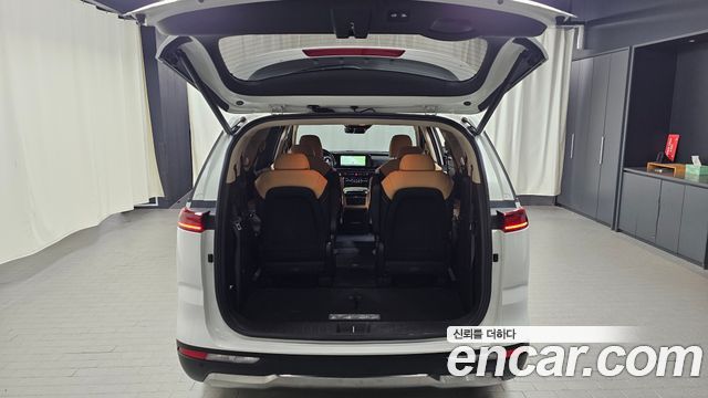 Kia Canival 2023 — photo 16