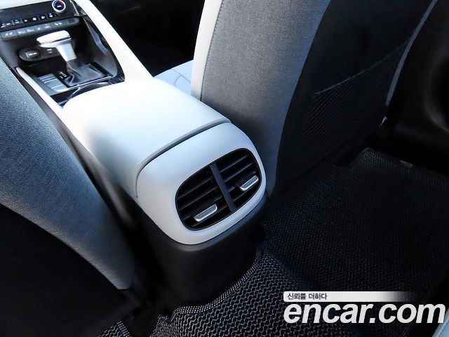 Hyundai AVANTE 2021 — photo 18