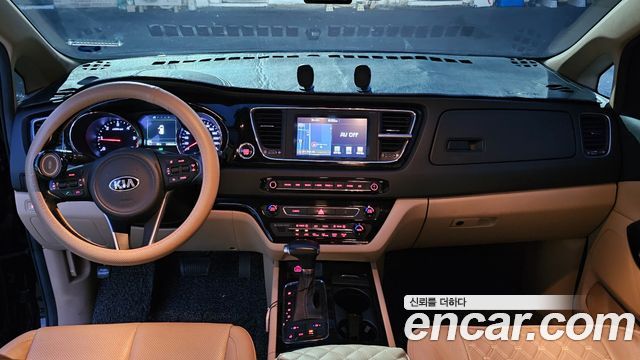 Kia Canival 2017 — photo 11