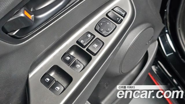 Hyundai Kona 2023 — photo 29