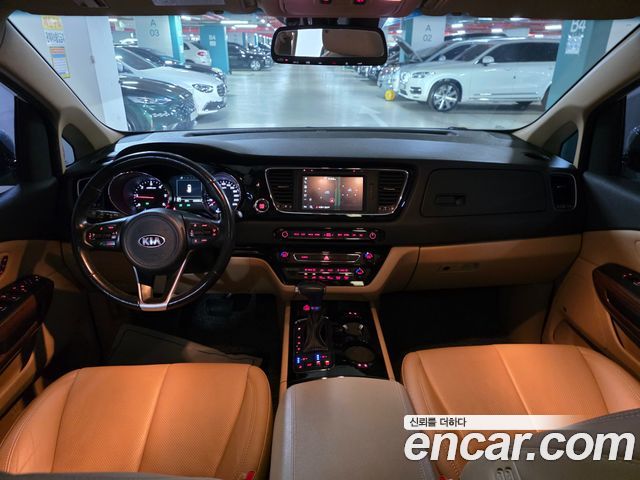 Kia Canival 2018 — photo 7