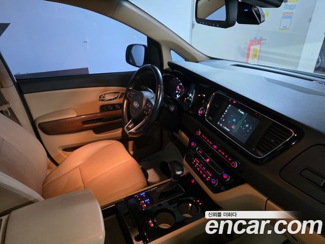 Kia Canival 2018 — photo 9