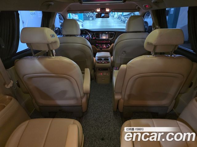 Kia Canival 2018 — photo 10