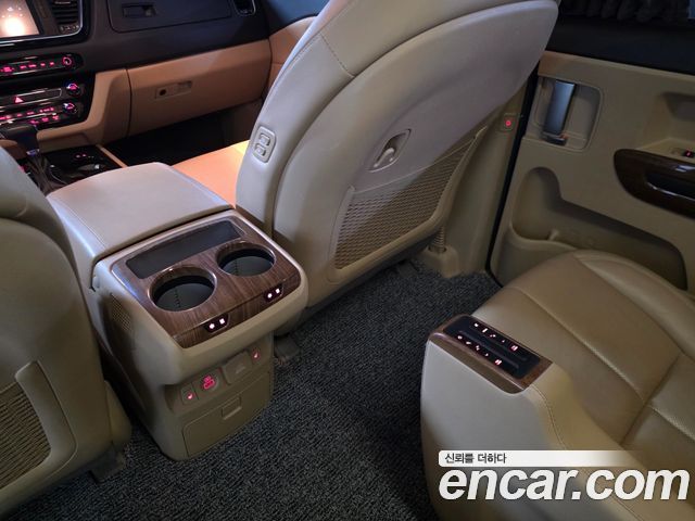 Kia Canival 2018 — photo 12