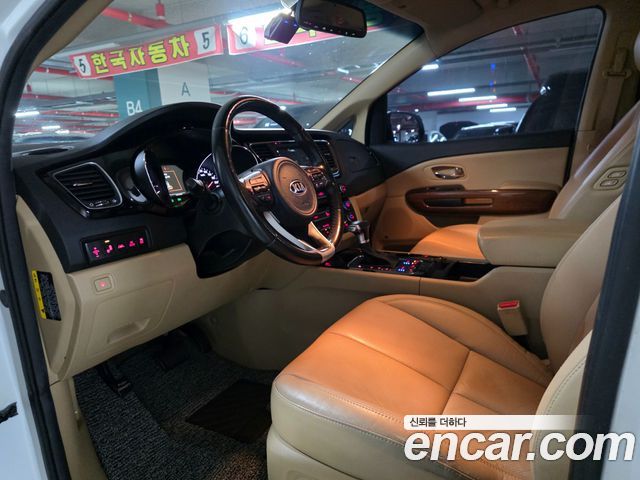 Kia Canival 2018 — photo 16