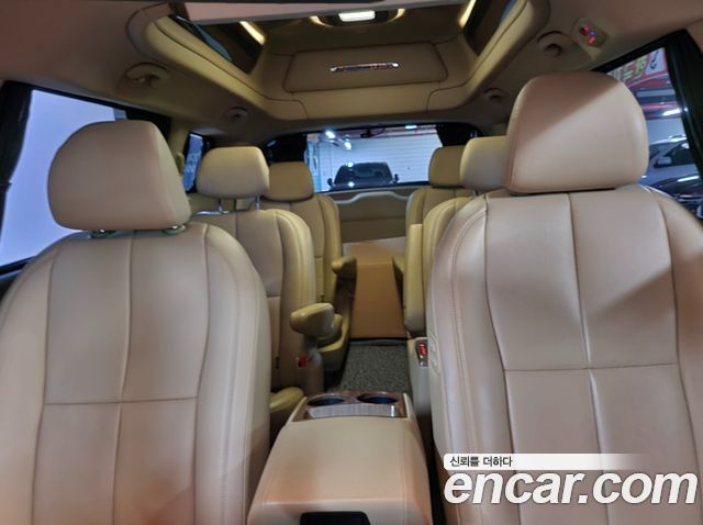 Kia Canival 2018 — photo 17