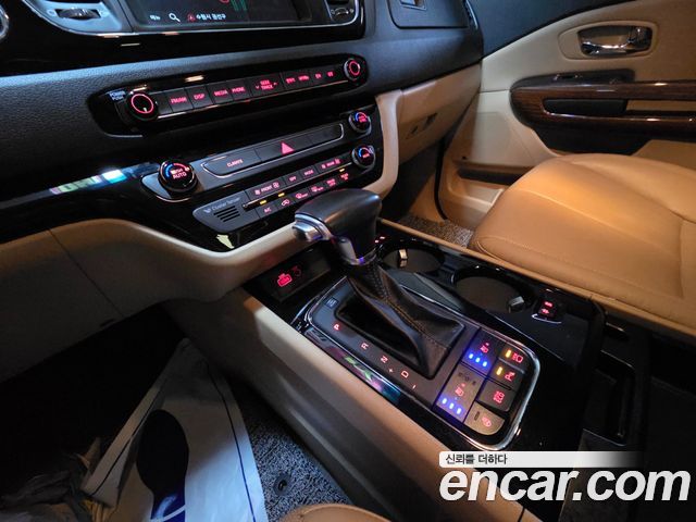 Kia Canival 2018 — photo 19