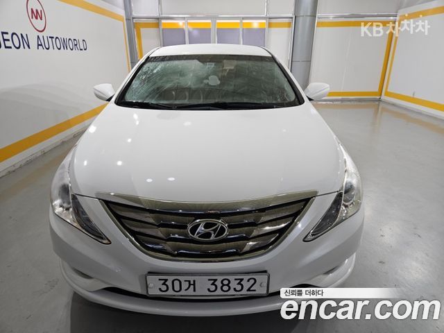 Hyundai Sonata 2010 — photo 1