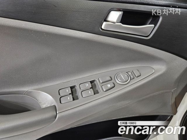 Hyundai Sonata 2010 — photo 10