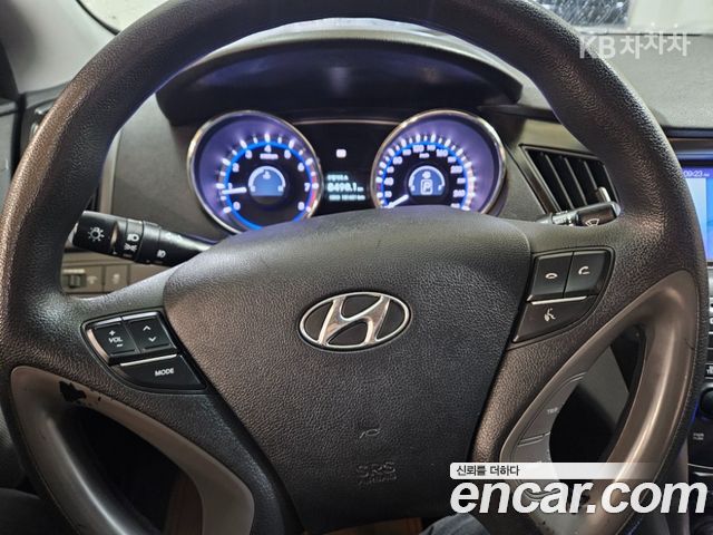 Hyundai Sonata 2010 — photo 12