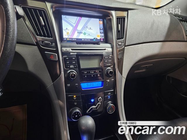 Hyundai Sonata 2010 — photo 17