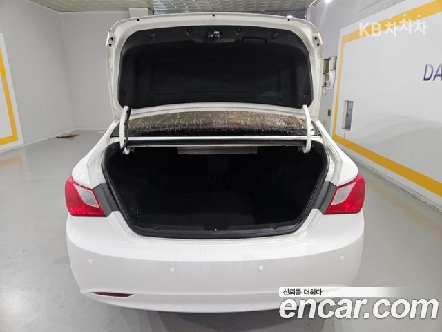 Hyundai Sonata 2010 — photo 19